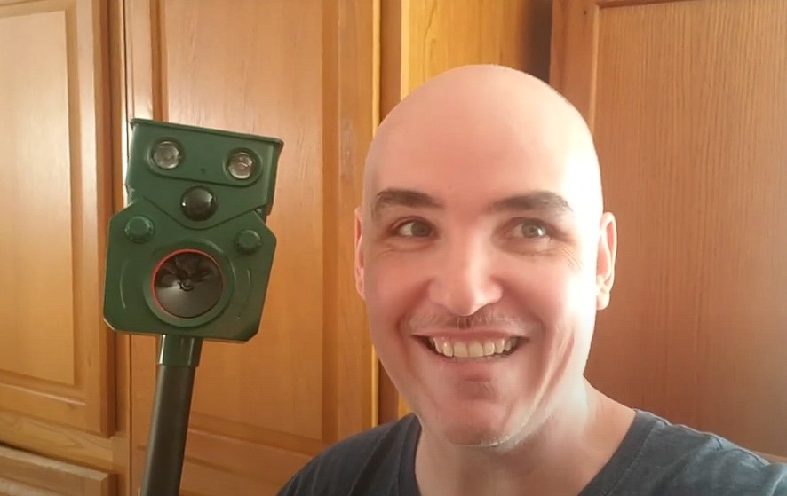 LOUD BRIGHT? Laturine Scarecrow Protector Solar Powered Ultrasonic Animal Repeller Review Unboxing 2 Laturine Scarecrow Protector Solar Powered Ultrasonic Animal Repellent