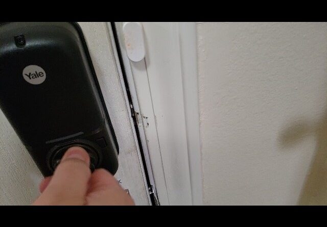 WORKS-WELL TOUCHSCREEN? - Yale Smart Lock Review Unboxing Yale Demo Test