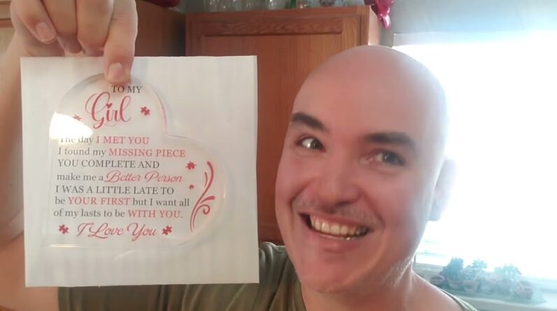 HEAVY-DUTY QUALITY? GG Gift Goliath Premium Heart Shaped Acrylic Plaque 4 Girlfriend Review Unboxing