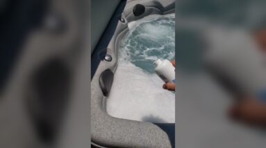 MAGIC???  Large Jacuzzi bubbles Disappear jw ust a few drops Review Unboxing hth Spa Demo Test