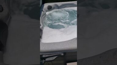 MAGIC???  Large Jacuzzi bubbles Disappear jw ust a few drops Review Unboxing hth Spa Demo Test