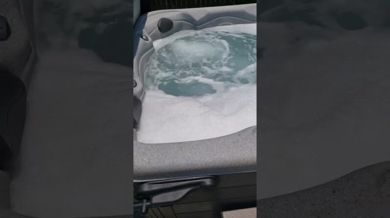 MAGIC???  Large Jacuzzi bubbles Disappear jw ust a few drops Review Unboxing hth Spa Demo Test