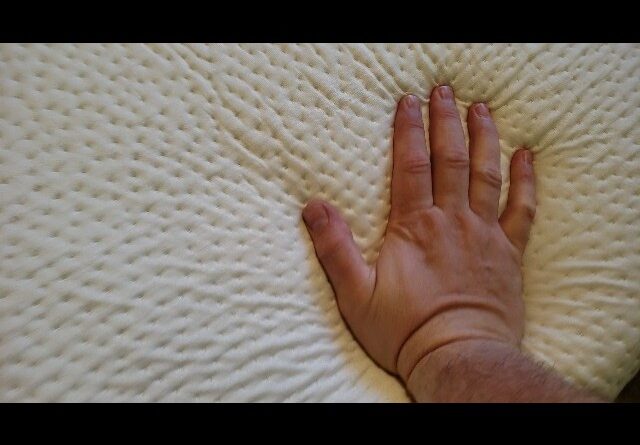 FREEZER?? - Review of Classic Cool Gel Memory Foam Mattress Review Unboxing COOL GEL Demo Test