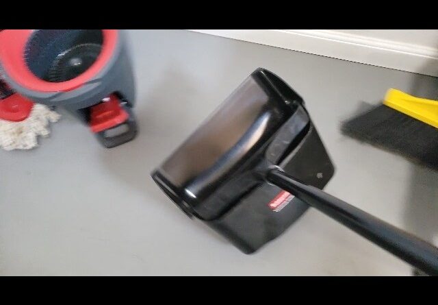 WHEELS - Review of Rubbermaid Commercial Products Dustpan Review Unboxing Rubbermaid Demo Test