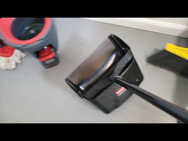 WHEELS - Review of Rubbermaid Commercial Products Dustpan Review Unboxing Rubbermaid Demo Test