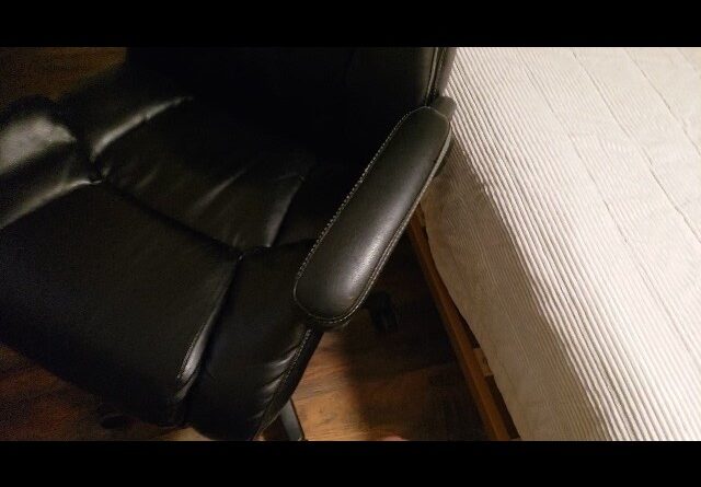 CUSHIONED RECLINE - Review of Executive Computer Desk Chair Review Unboxing OLIXIS Demo Test