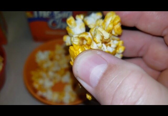 COMPARISON Jolly Time Popcorn Big Cheez Kettle Corn Butter Review Unboxing Jolly Time Demo Test