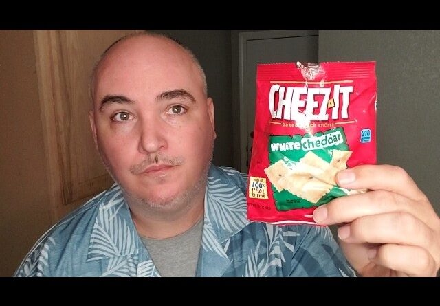 POWDER? Cheez-It White Cheddar Cheese Crackers Review Unboxing Cheez-It Demo Test