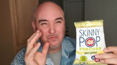 LIGHT - Review SkinnyPop White Cheddar Popcorn Taste Test Review Unboxing SkinnyPop Demo Test