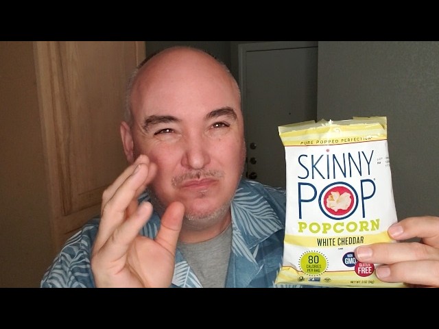 LIGHT - Review SkinnyPop White Cheddar Popcorn Taste Test Review Unboxing SkinnyPop Demo Test
